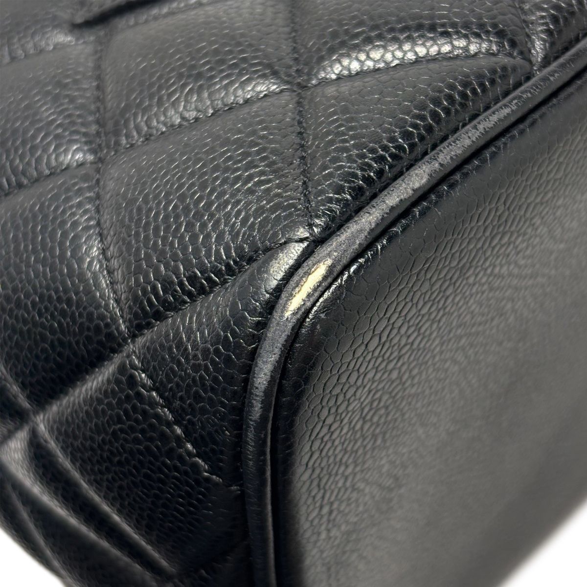 Chanel Medallion Tote Caviar Leather CC Logo Black Gold — view 9