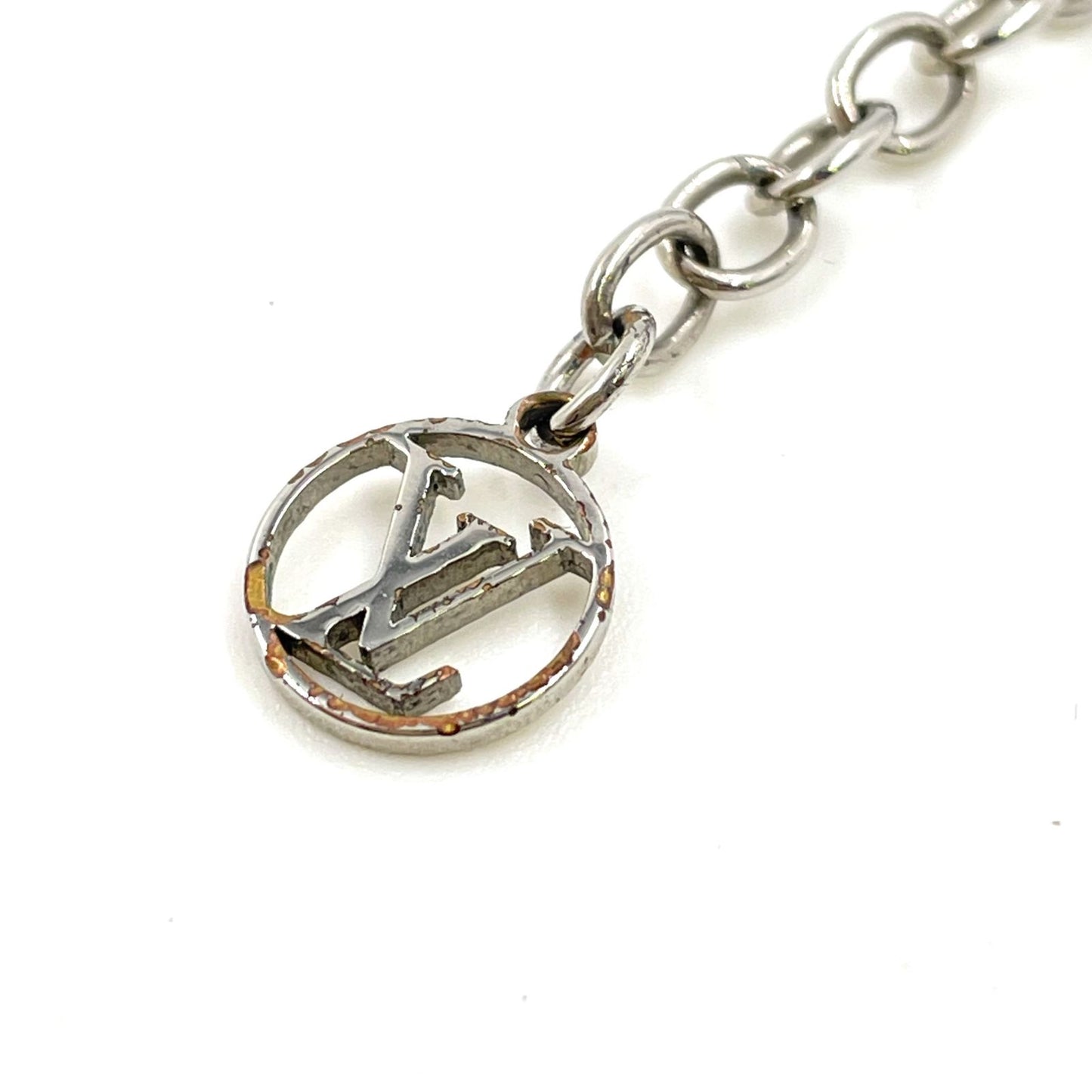 Louis Vuitton Essential Metal Silver Necklace — view 9