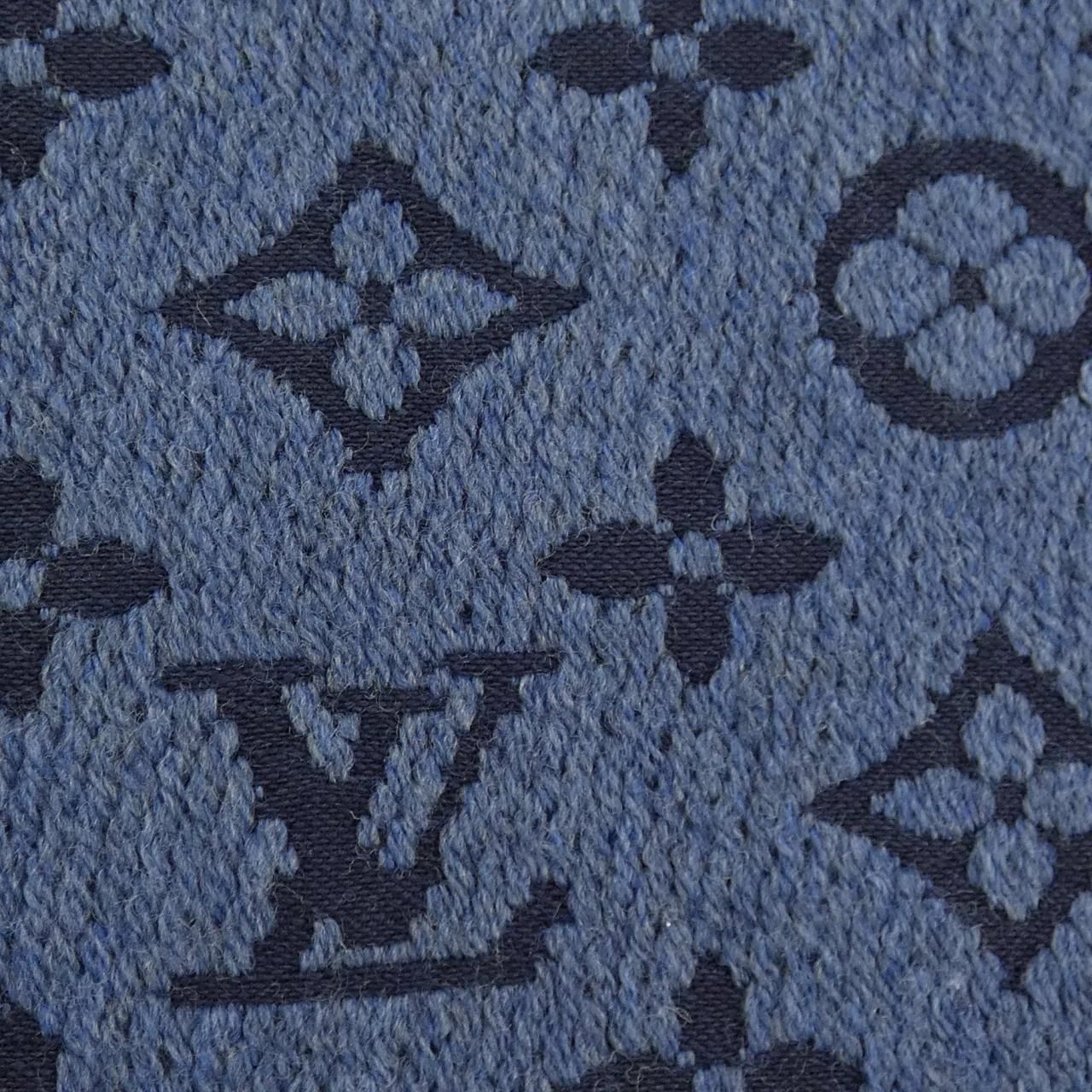 Louis Vuitton Monogram Classic Scarf — view 4