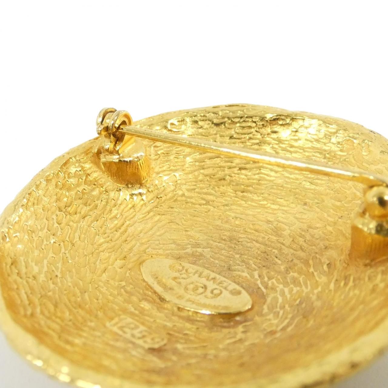 Chanel Vintage Brooch Gold — view 3