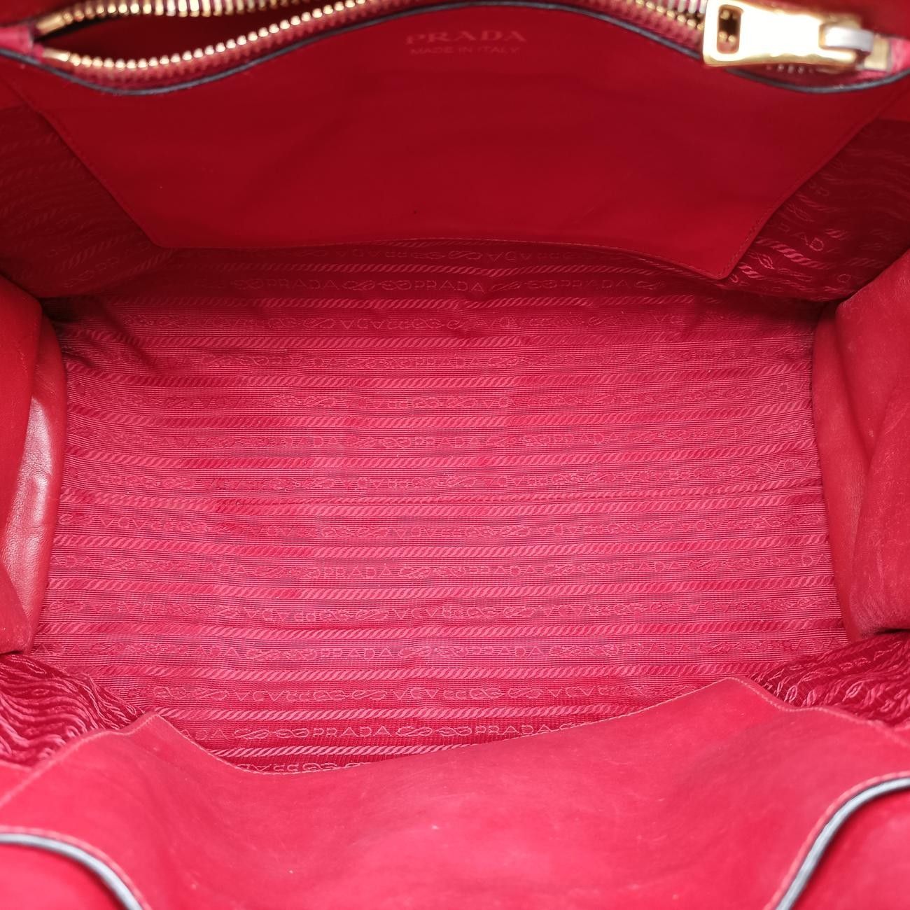 Prada Cuir Monochrome Red Saffiano Leather 59 Messenger Bag — view 9