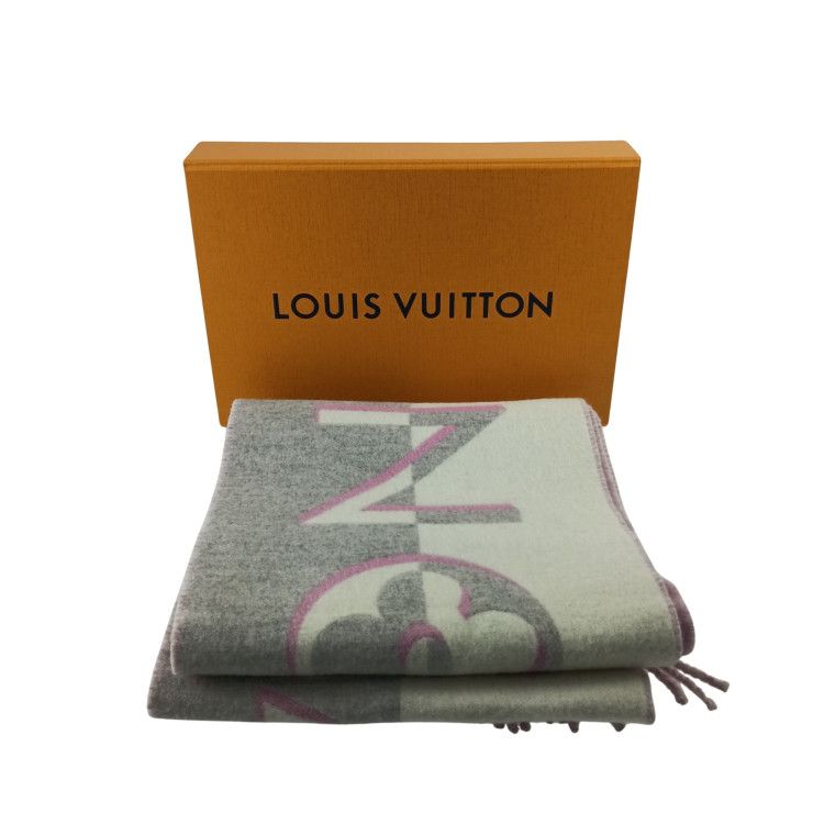 Louis Vuitton Scarf Duo Infinity Rose 95% Wool 5% Cashmere Fringe Display — view 5