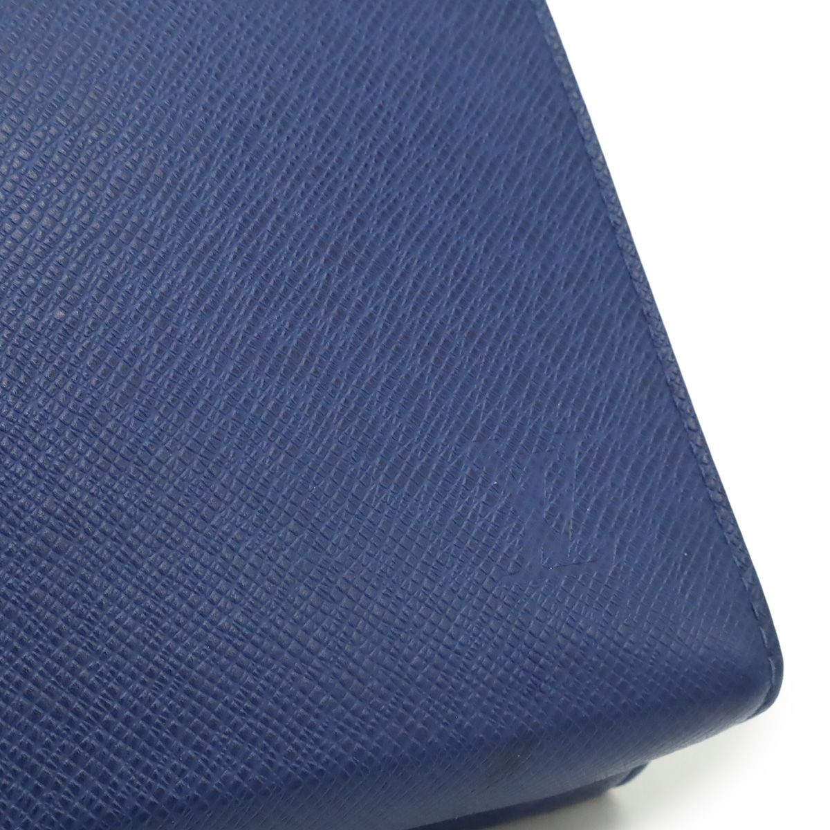 Louis Vuitton Taiga Pochette Voyage MM Clutch Leather Cobalt Blue — view 8
