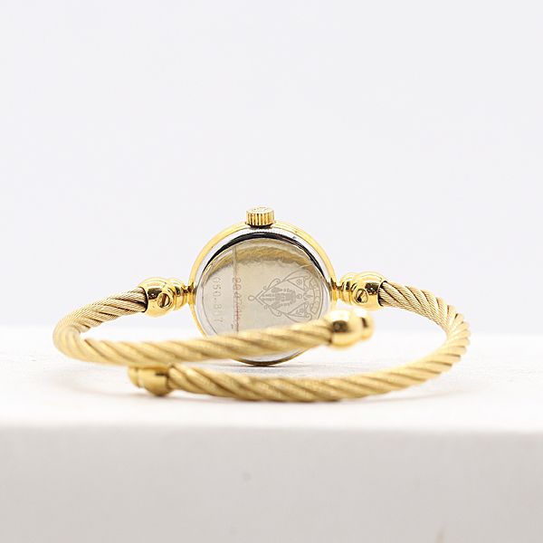 Gucci Bangle Watch Quartz Gold Dial Mtm — view 4