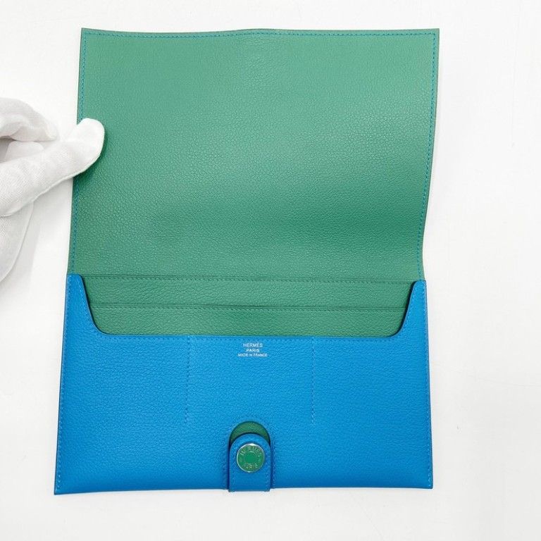 Hermes Wallet Toutenmain Blue Green Silver Display — view 6