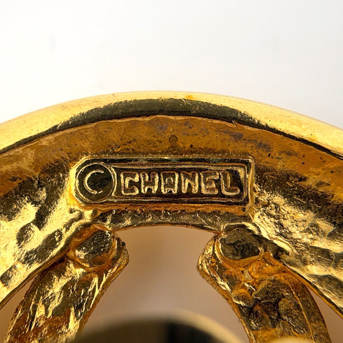 Chanel CC Logo Earrings Round Gold Plated — view 6