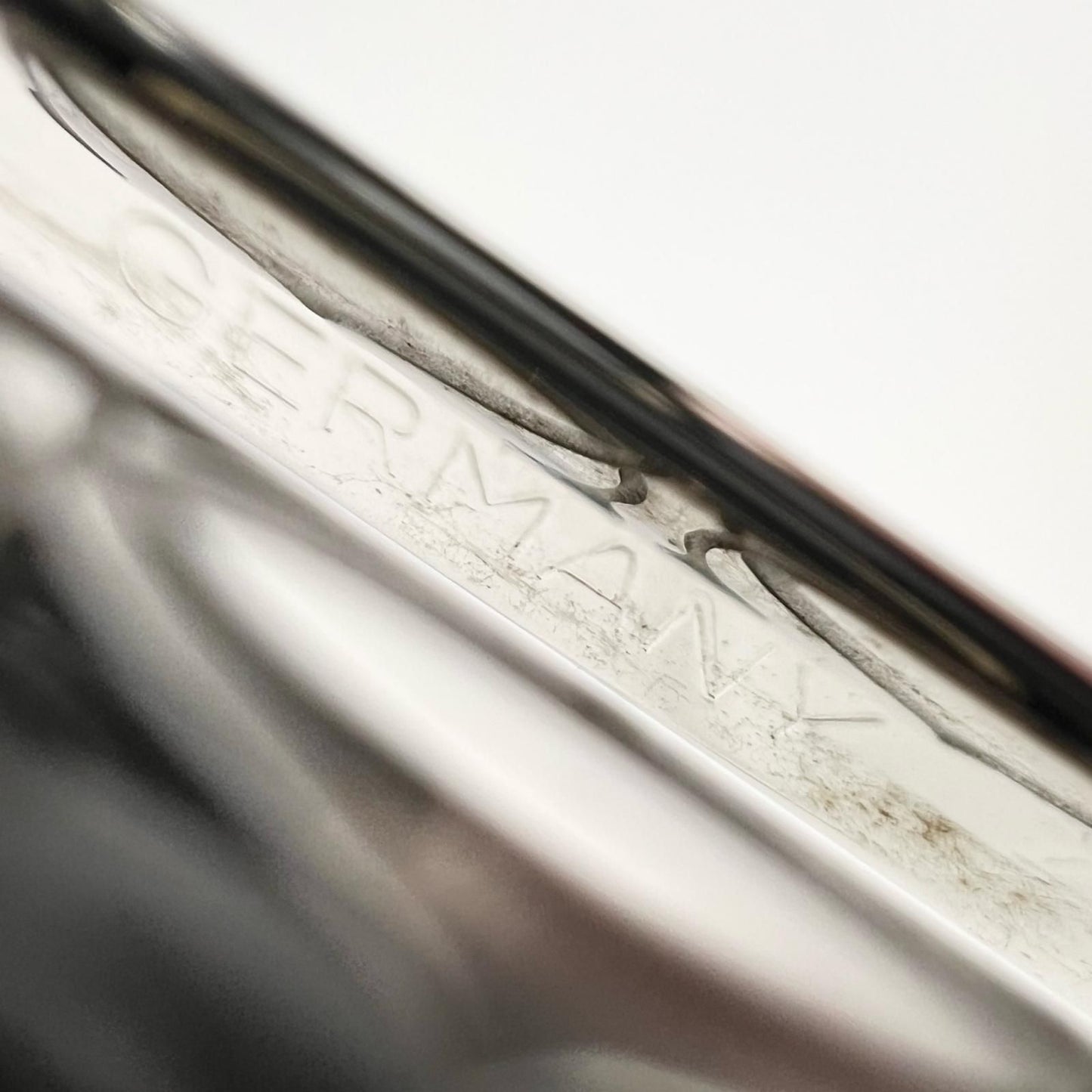 Cartier Happy Birthday 2C C de Cartier Twist Ballpoint Pen Silver — view 7