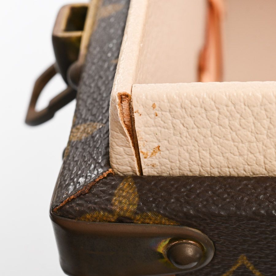 Louis Vuitton Case Boite Buteil Shoulder Bag — view 9
