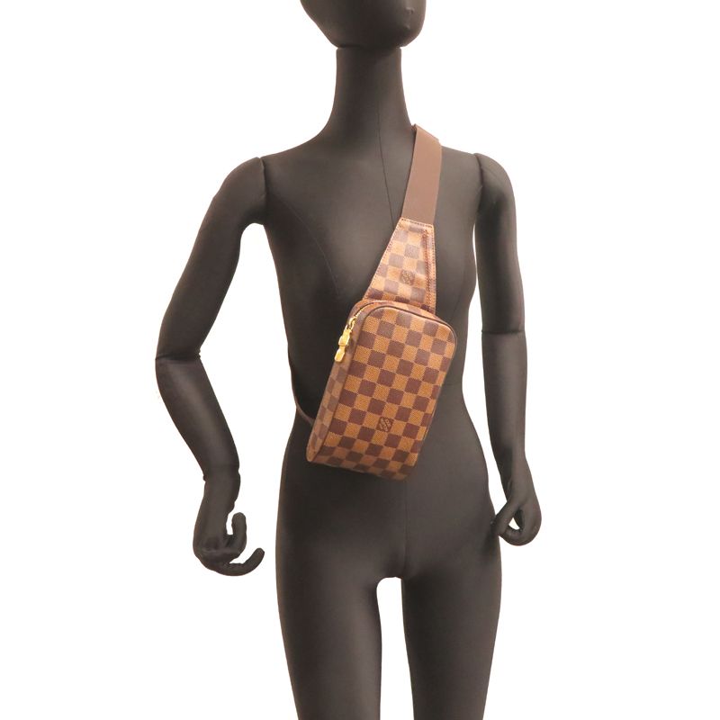 Louis Vuitton Belt Bag — view 9