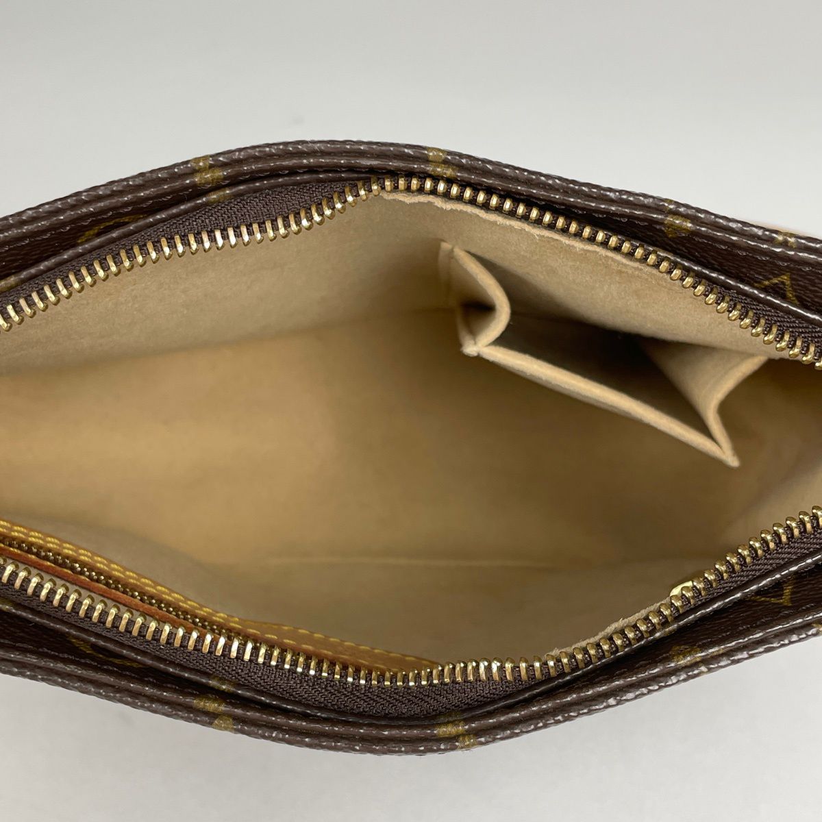 Louis Vuitton Looping MM Shoulder Bag Monogram Brown — view 7