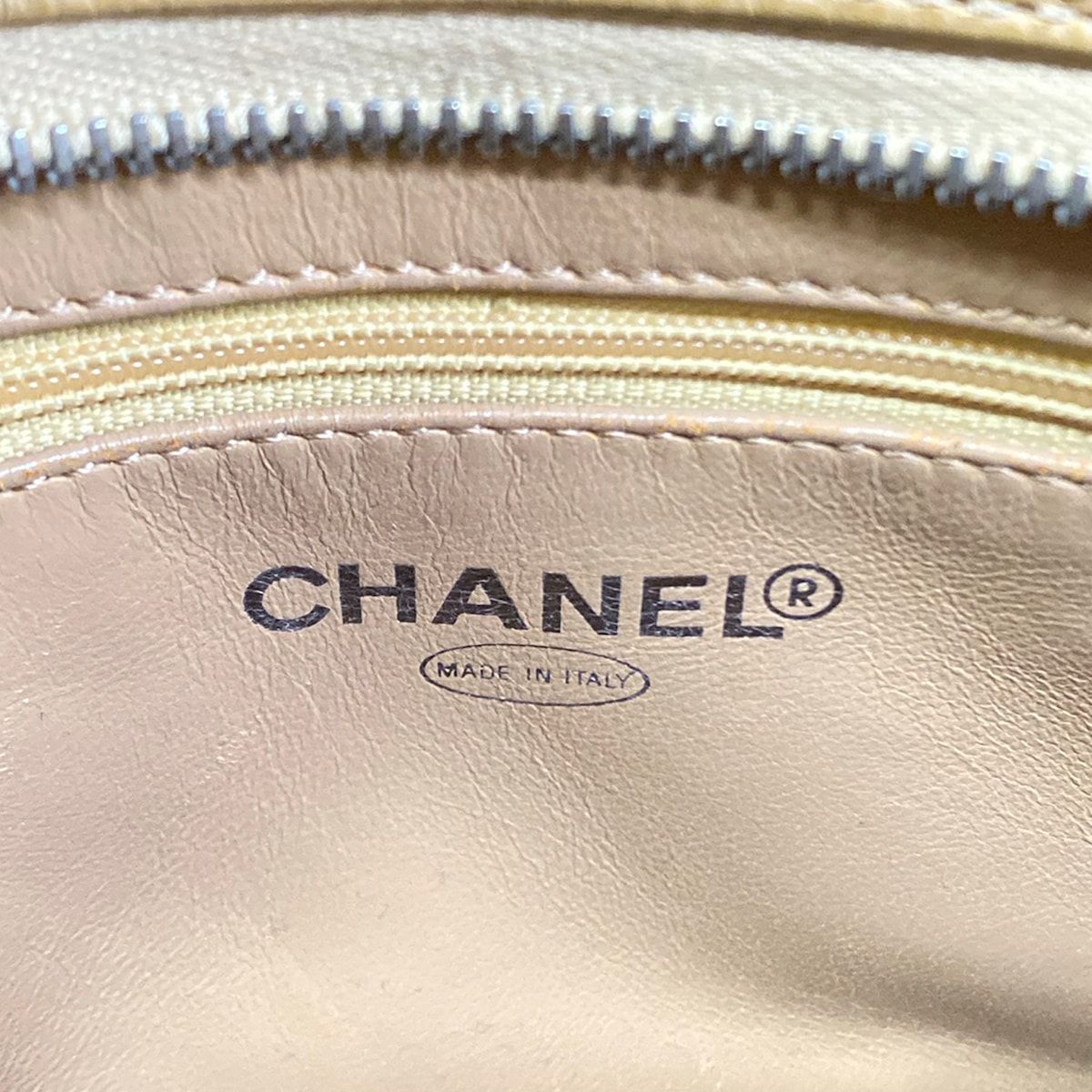 Chanel Tote Medallion Beige Matte Silver — view 9