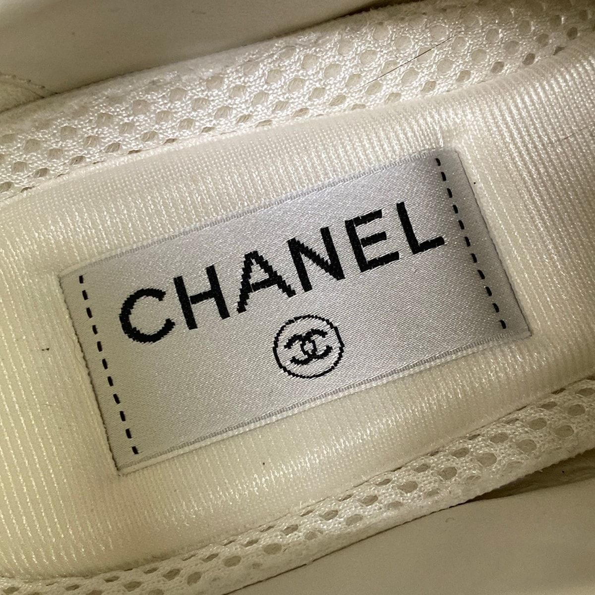 Chanel Sneakers 36 Ivory CC Logo Leather — view 9
