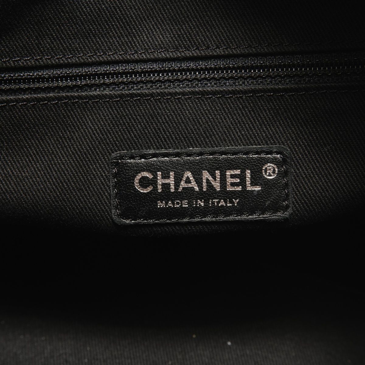Chanel Shoulder Bag Leather Quilted CC Logo — view 9
