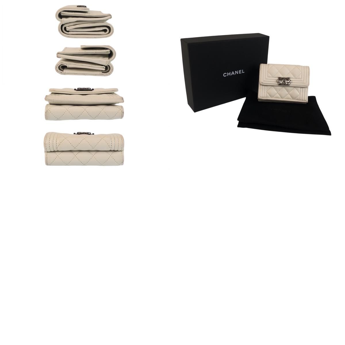 Chanel CC Logo White Silver Leather Fold Wallet Compact — view 9