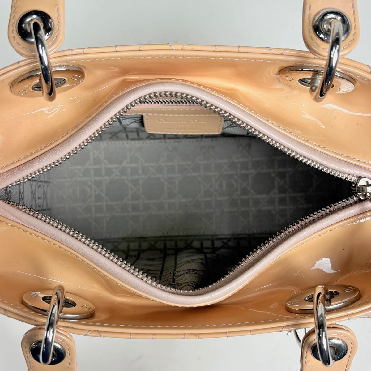 Dior Cannage Handbag Patent Leather Beige — view 8