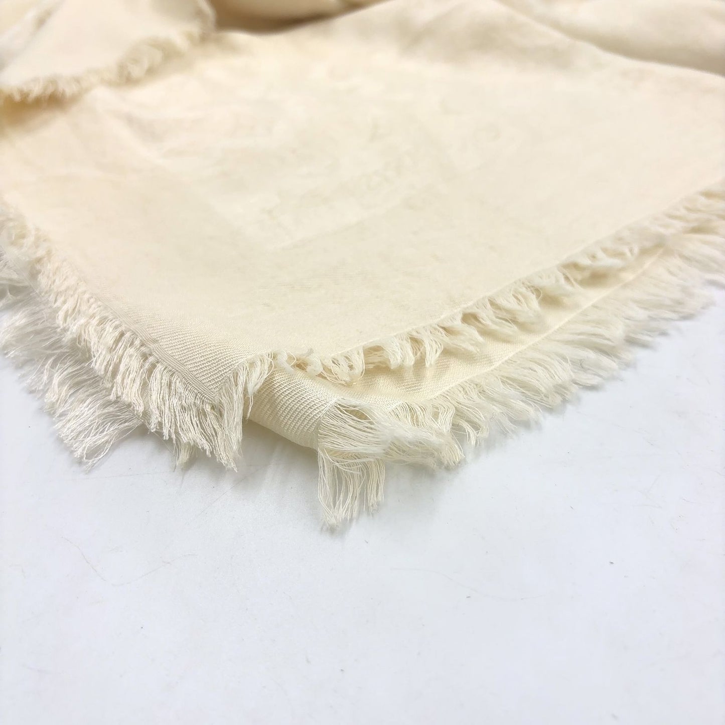 Louis Vuitton Echarpe Logo Mania Monogram Blanc Silk Wool Beige Shawl Scarf — view 8
