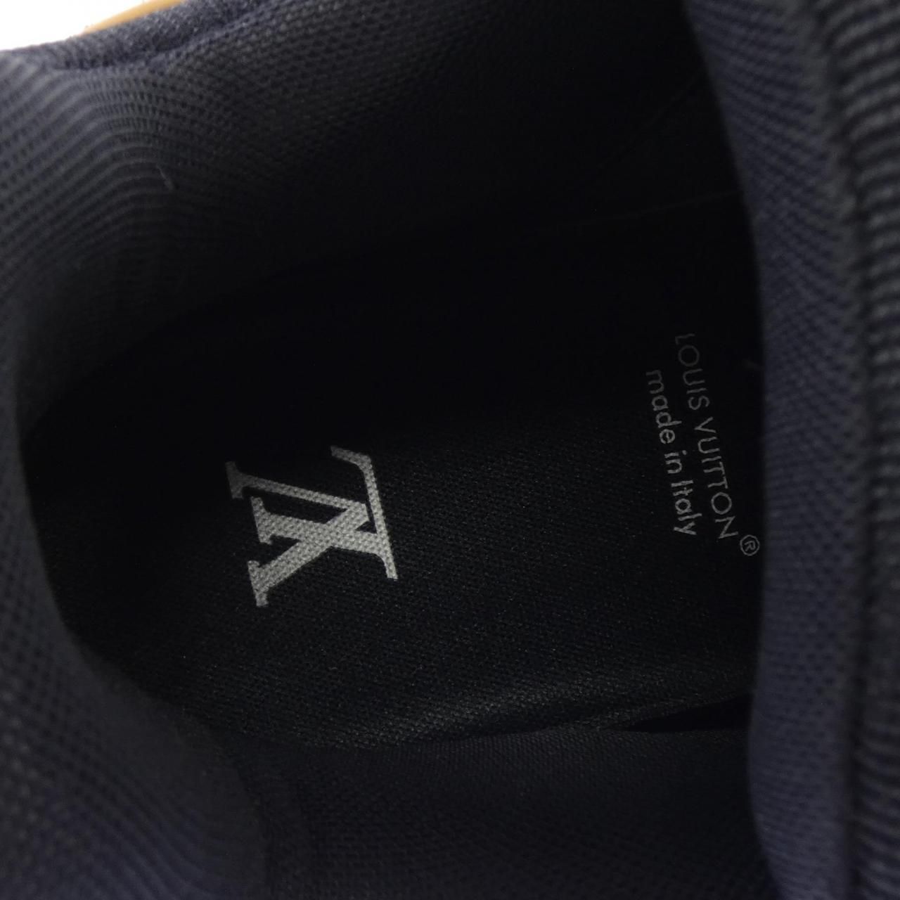Louis Vuitton LV Trainer Maxi Line Sneakers — view 6