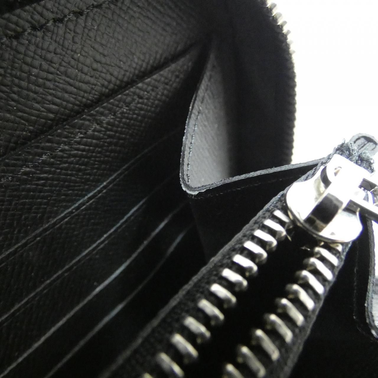 Louis Vuitton Taiga Zippy XL Wallet — view 7