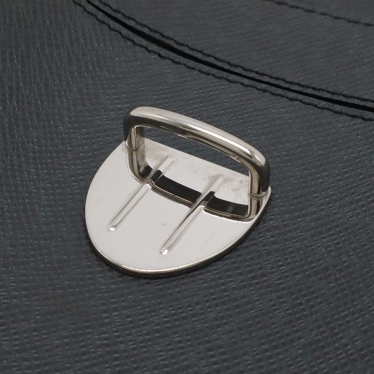 Louis Vuitton Taiga Shoulder Bag Crossbody Leather Ardoise Black — view 9