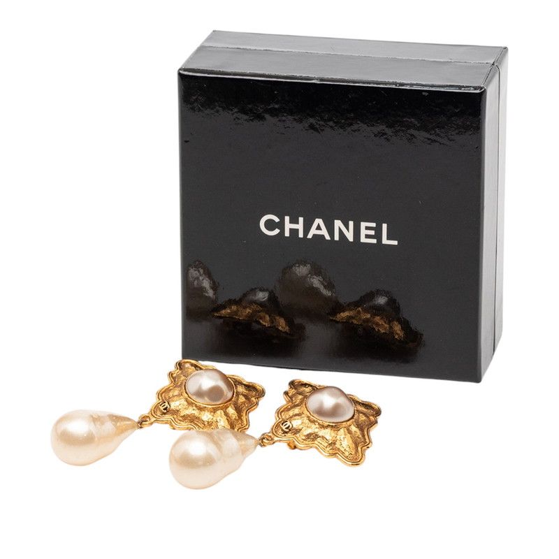 Chanel CC Logo Vintage Diamond Swing Earrings Gold White Plated Faux Pearl — view 4
