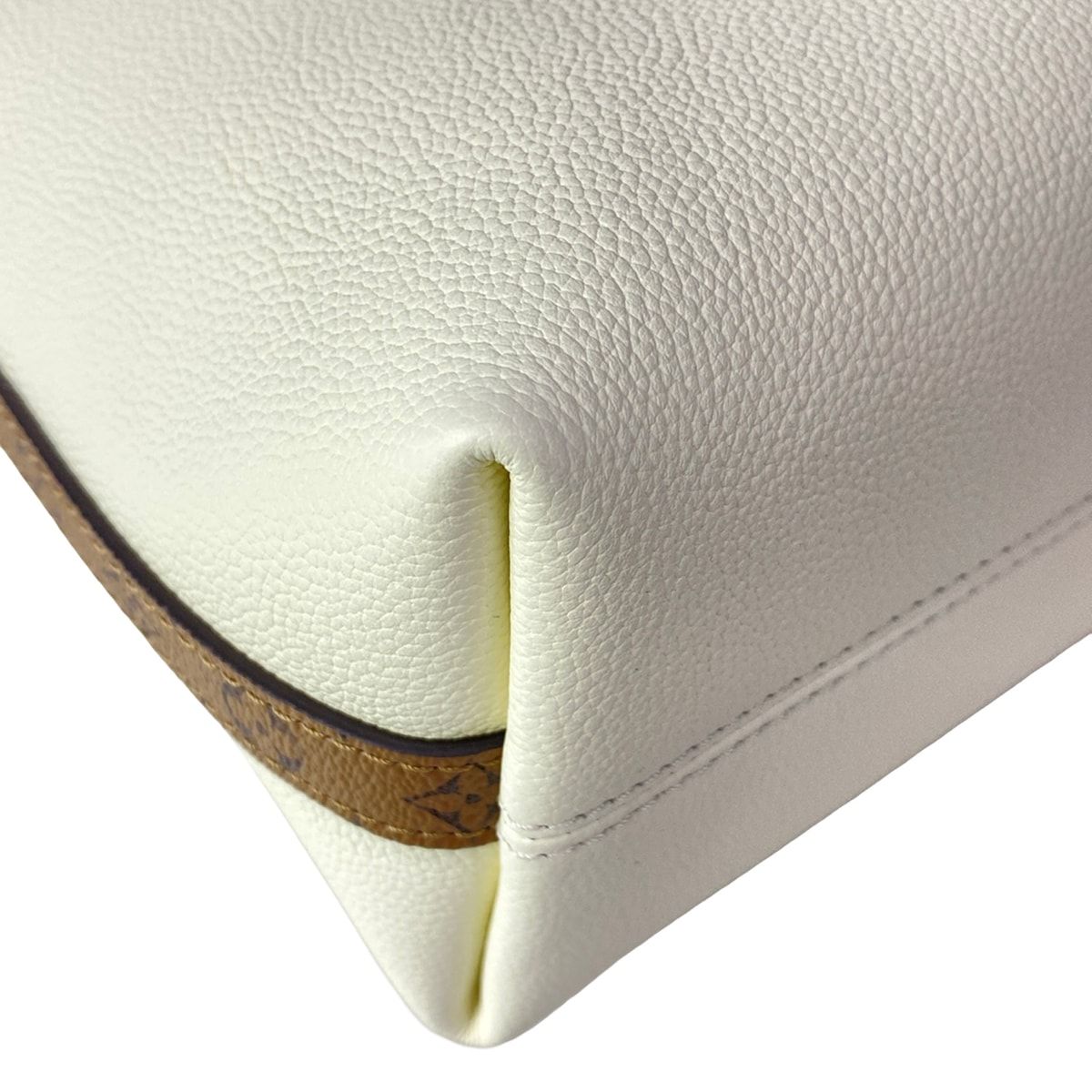 Louis Vuitton Handbag Multipass Vanilla Chain Shoulder Leather Cowhide — view 9