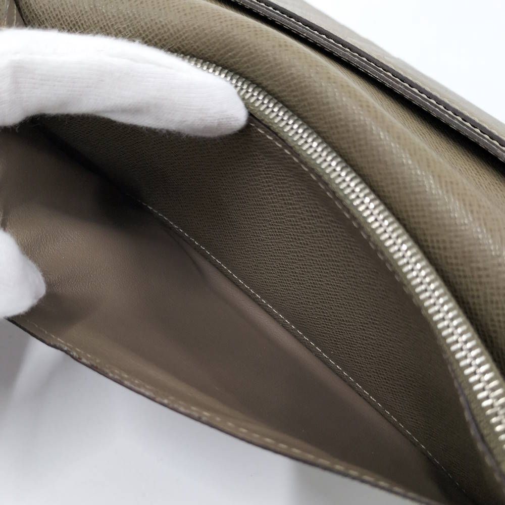 Louis Vuitton Portefeuille Brazza Bifold Wallet Taiga Ural — view 9