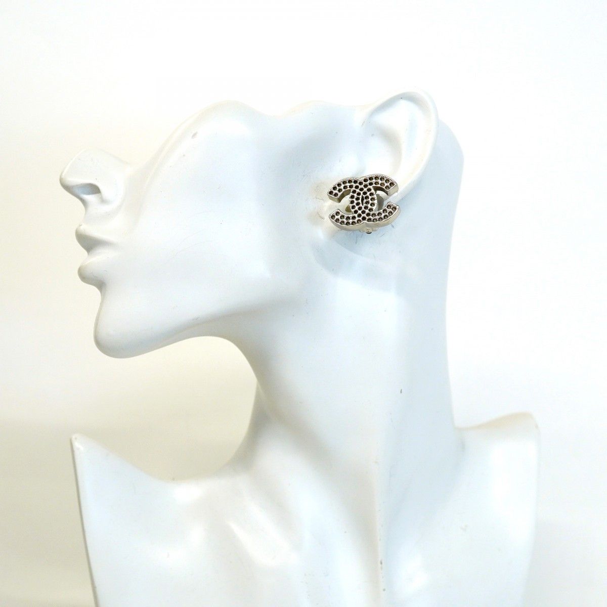 Chanel Earrings CC Logo Perforated Metal Silver — view 5
