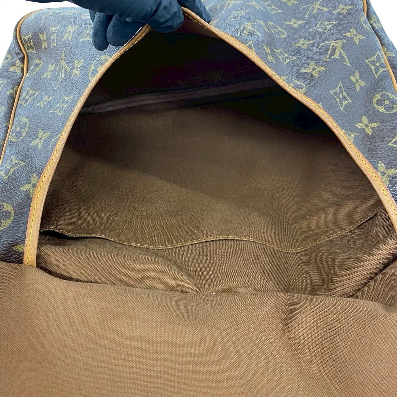 Louis Vuitton Vintage Saumur 35 Monogram Leather Shoulder Bag Brown — view 9