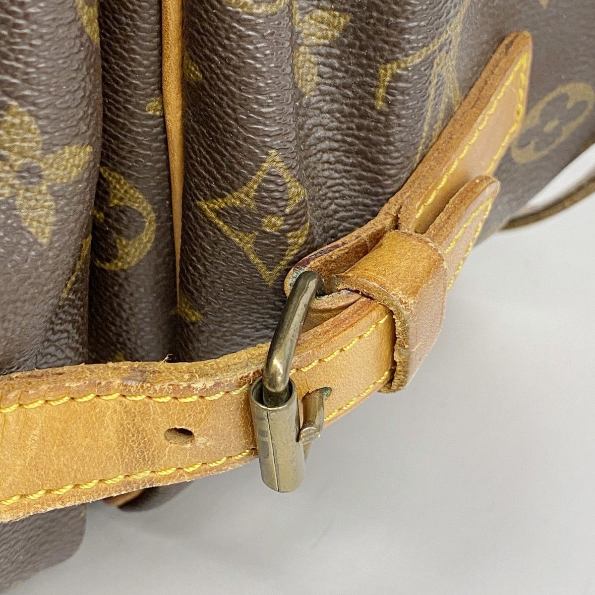 Louis Vuitton Shoulder Bag Monogram Saumur 35 Brown — view 9