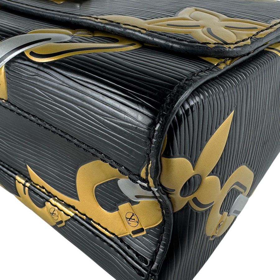 Louis Vuitton Shoulder Bag MM — view 9