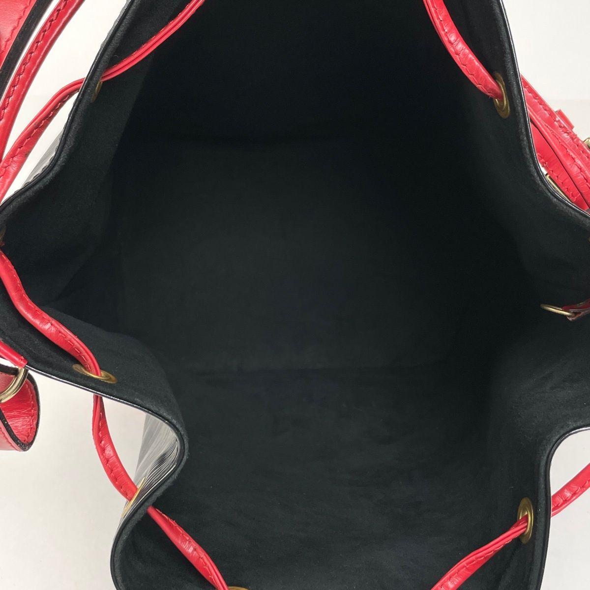 Louis Vuitton Purseshape Shoulder Bag Epi Noir — view 8