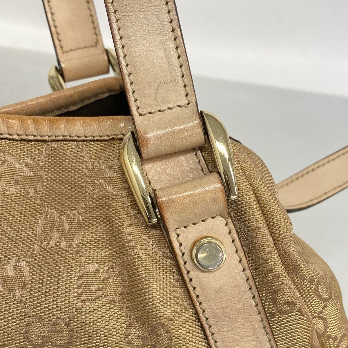 Gucci Tote GG Canvas Pin Beige Gold — view 9