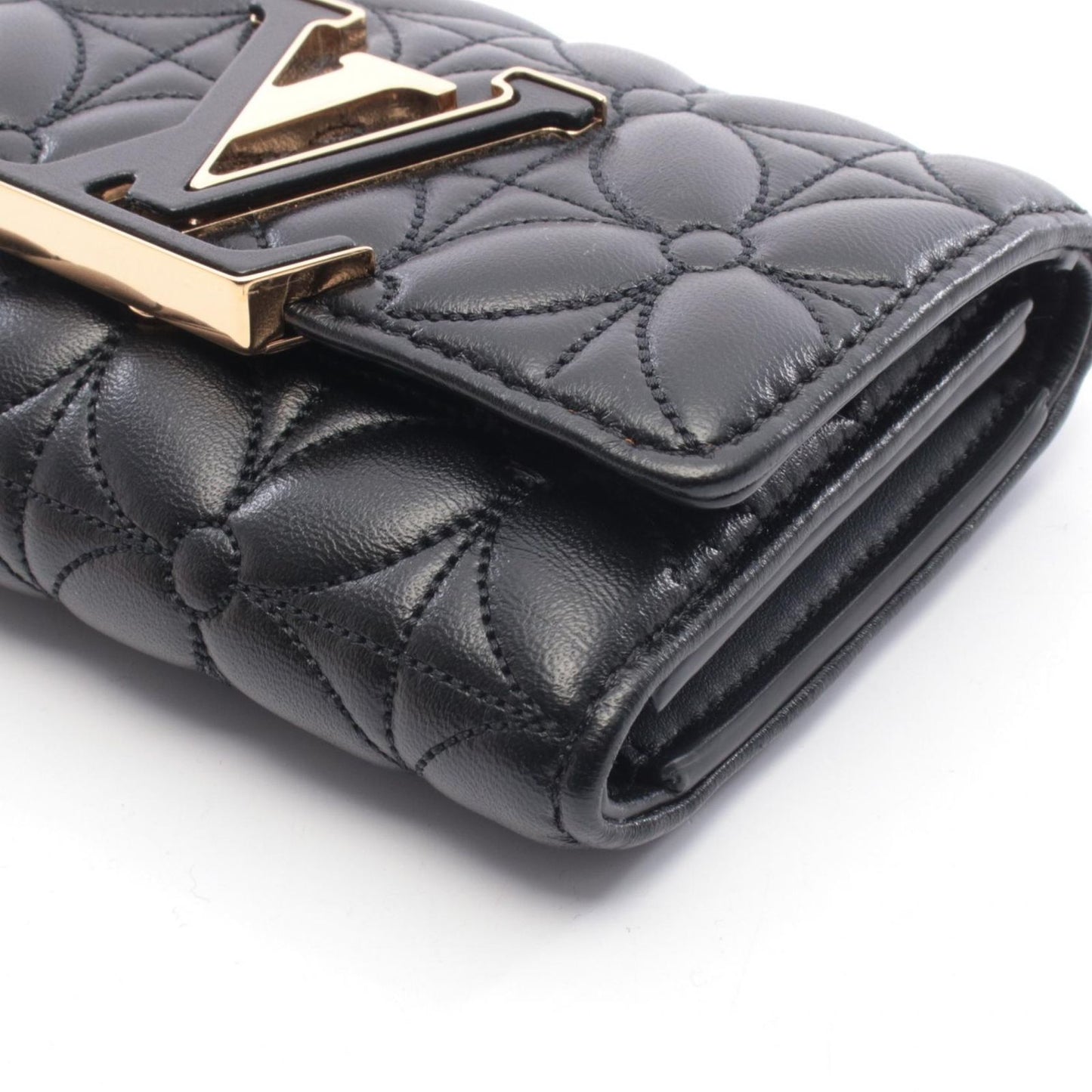 Louis Vuitton Trifold Wallet Portefeuille Capucines Compact Flower Quilted Noir — view 6