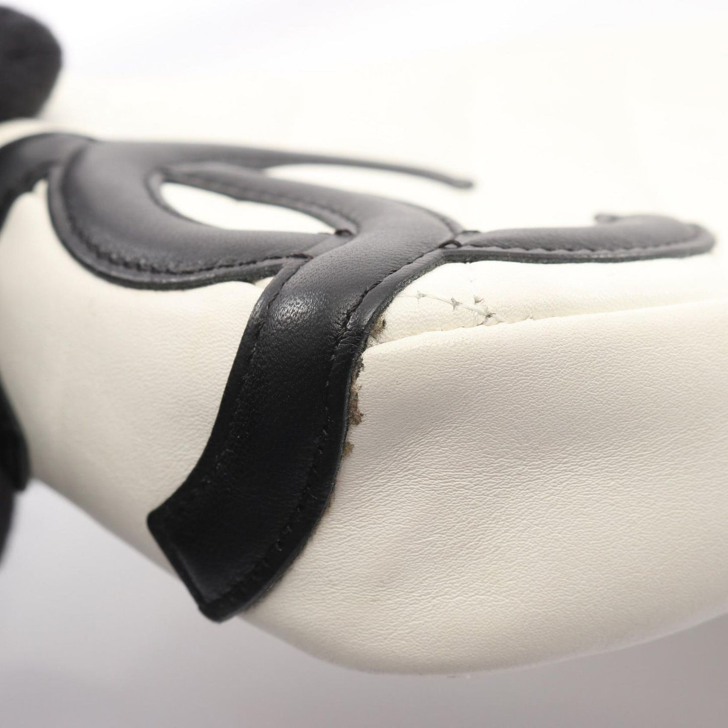 Chanel Handbag Cambon Line White Black Leather Pouch — view 9
