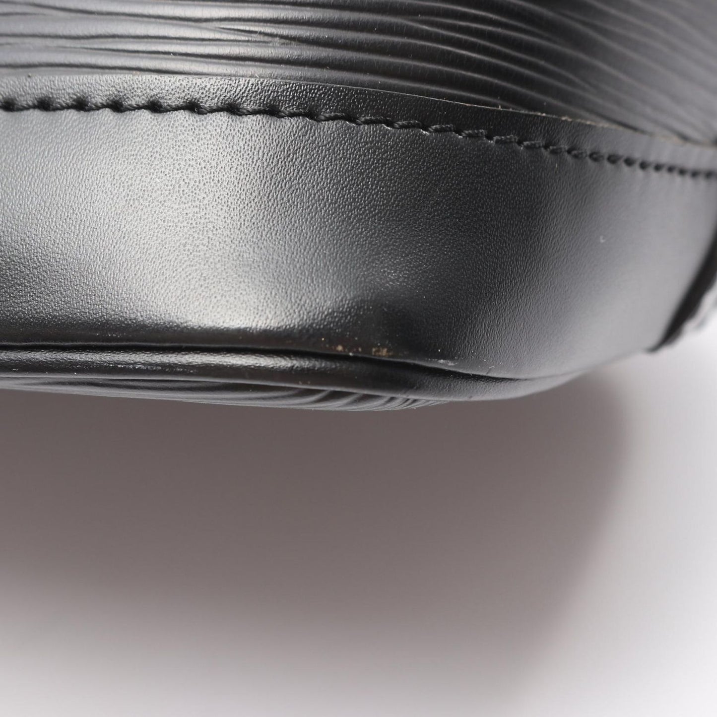 Louis Vuitton Handbag Alma Epi Noir Leather — view 9