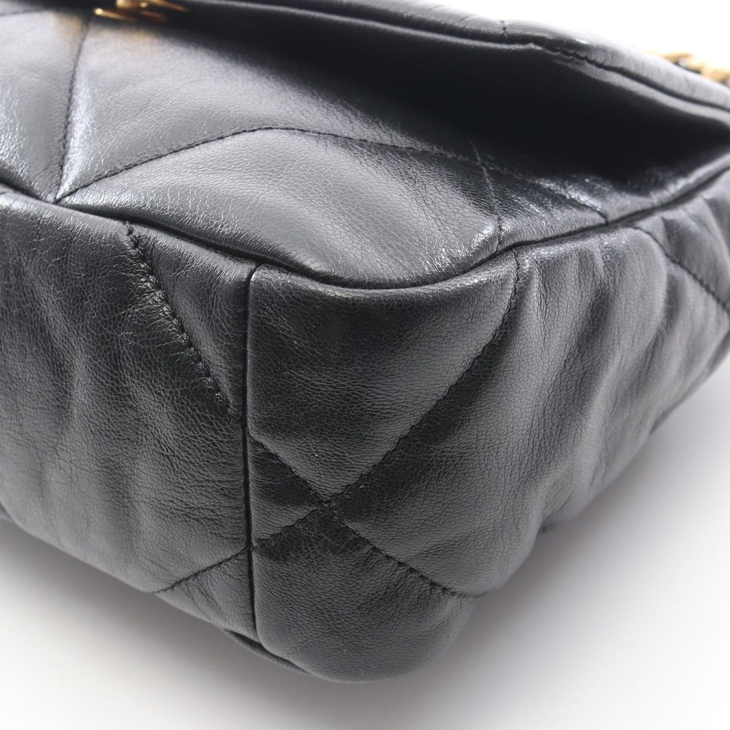 Chanel Shoulder Bag 19 D'isneuf Quilted Black Leather 19 Chain — view 7