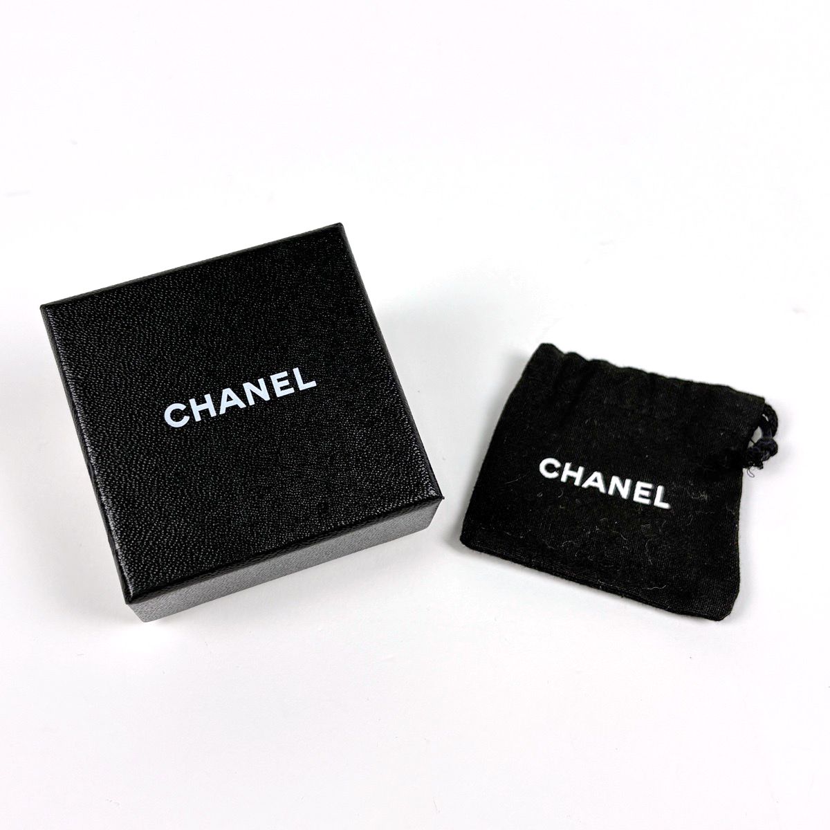 Chanel CC Logo Earrings Gold Plated — view 6