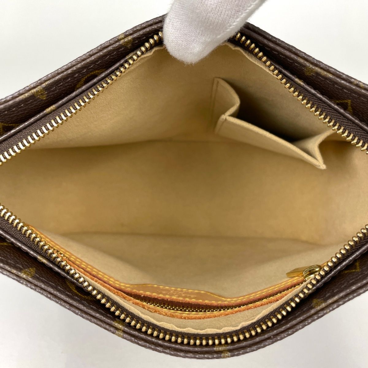 Louis Vuitton Looping MM Shoulder Bag Monogram Brown — view 9
