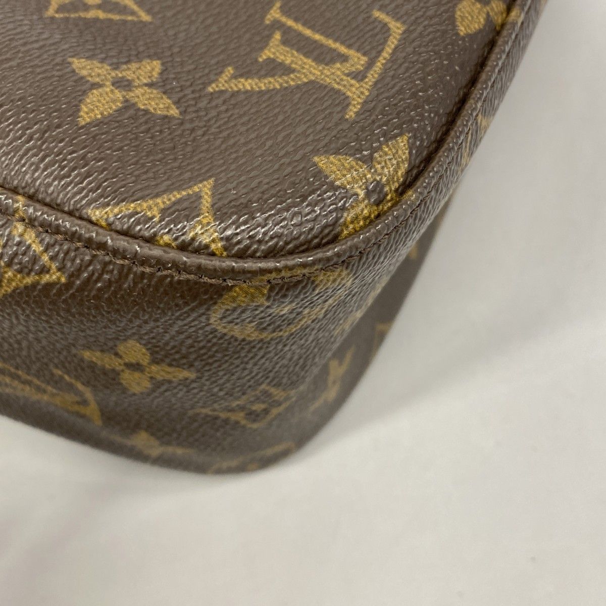Louis Vuitton Shoulder Bag Monogram Looping MM Brown — view 9