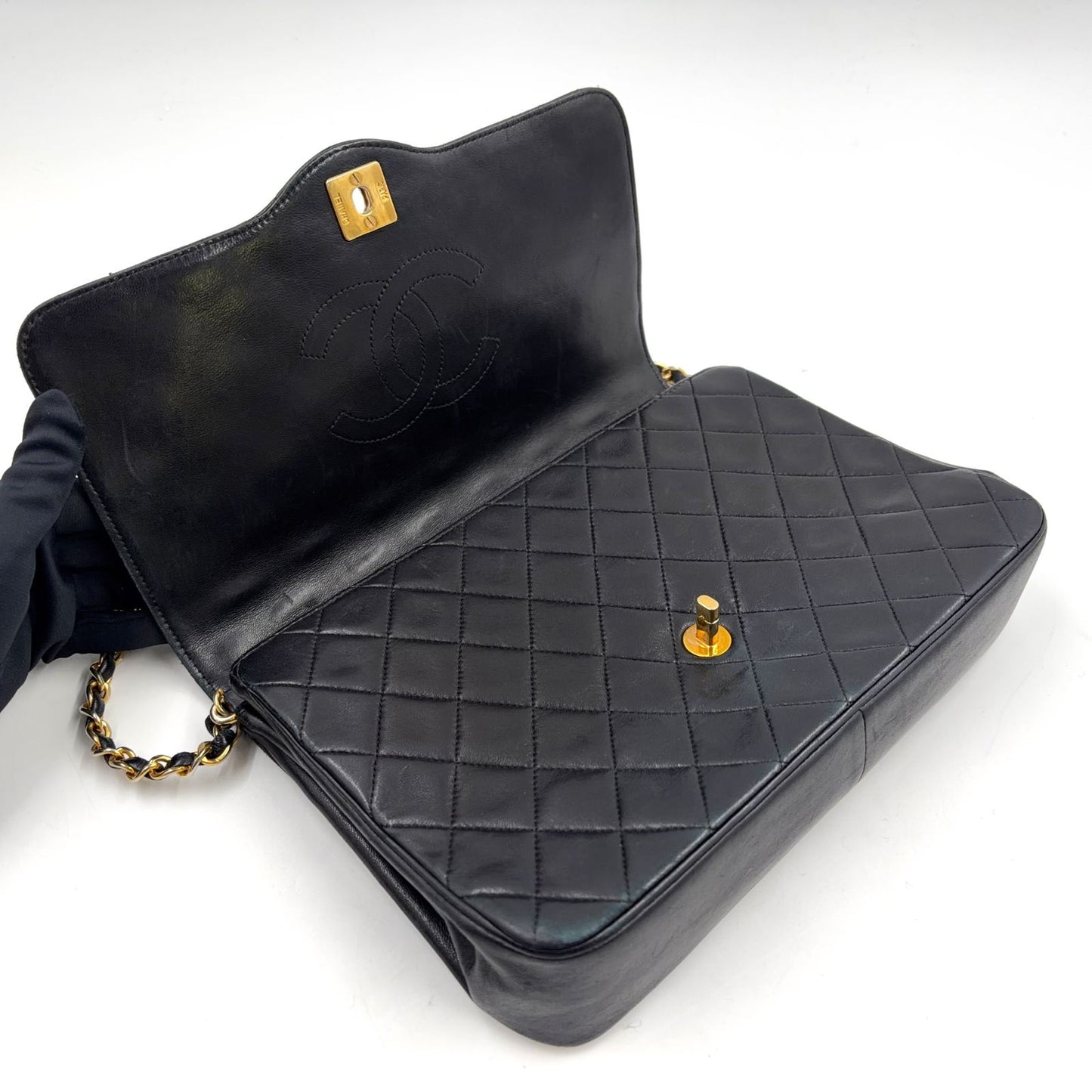 Chanel Turnlock Quilted Unknown Lambskin Black Chain Shoulder Bag Gold — view 9