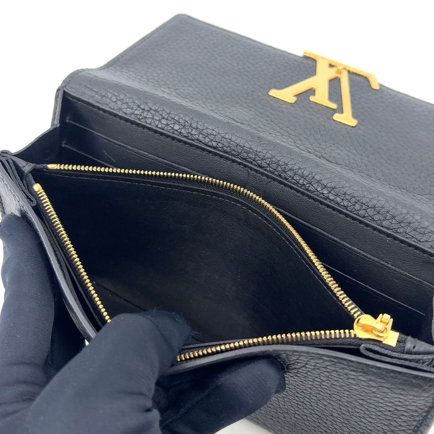 Louis Vuitton Portefeuille Capucines Leather Black Wallet Gold — view 9