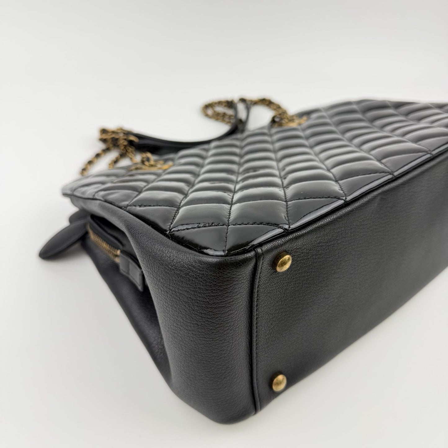 Chanel CC Logo Quilted Chain Shoulder Bag Black Enamel Vintage — view 9