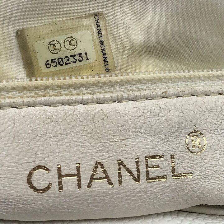 Chanel CC Logo Caviar Leather Wood Handle Hand White Purse — view 9