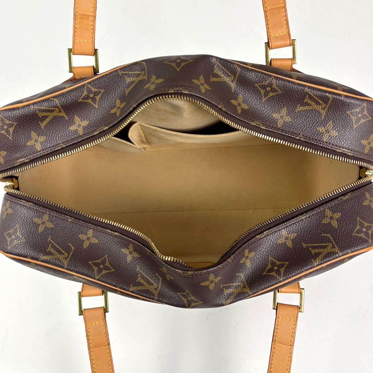 Louis Vuitton Cite GM Shoulder Bag Monogram Brown — view 7