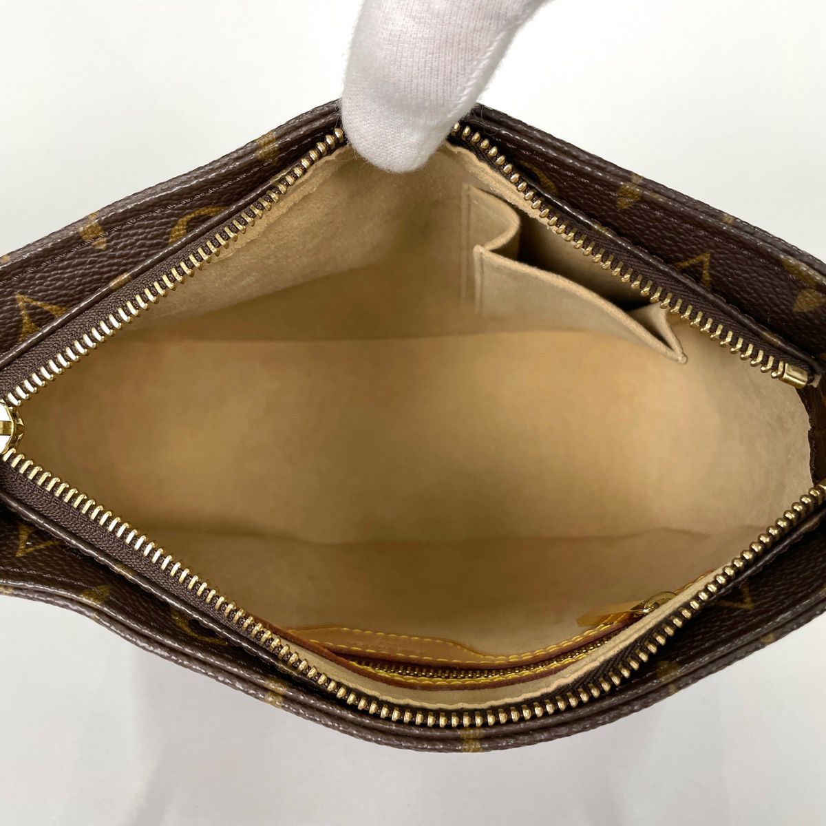 Louis Vuitton Looping MM Shoulder Bag Monogram Brown — view 9