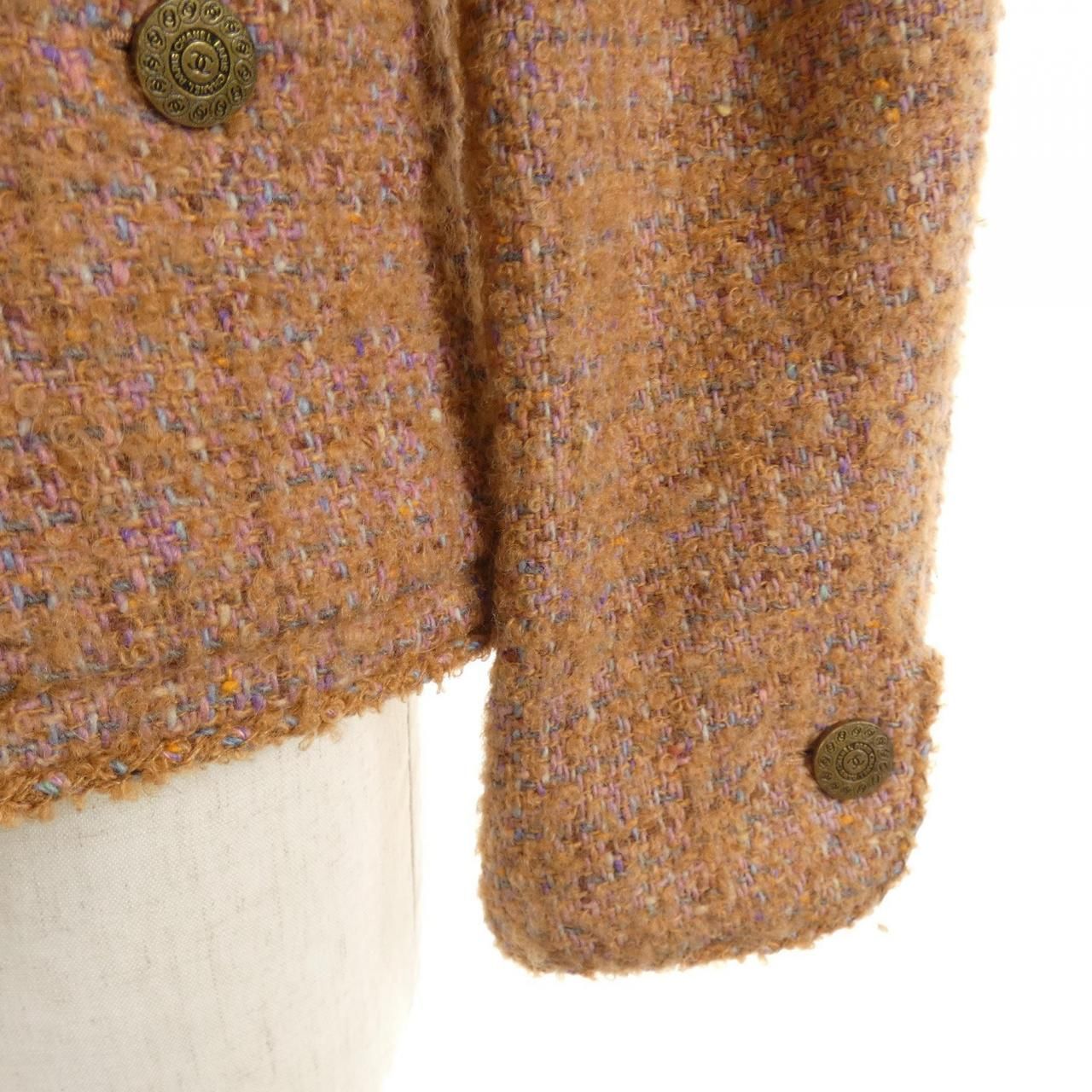Chanel Vintage Collarless Jacket — view 6