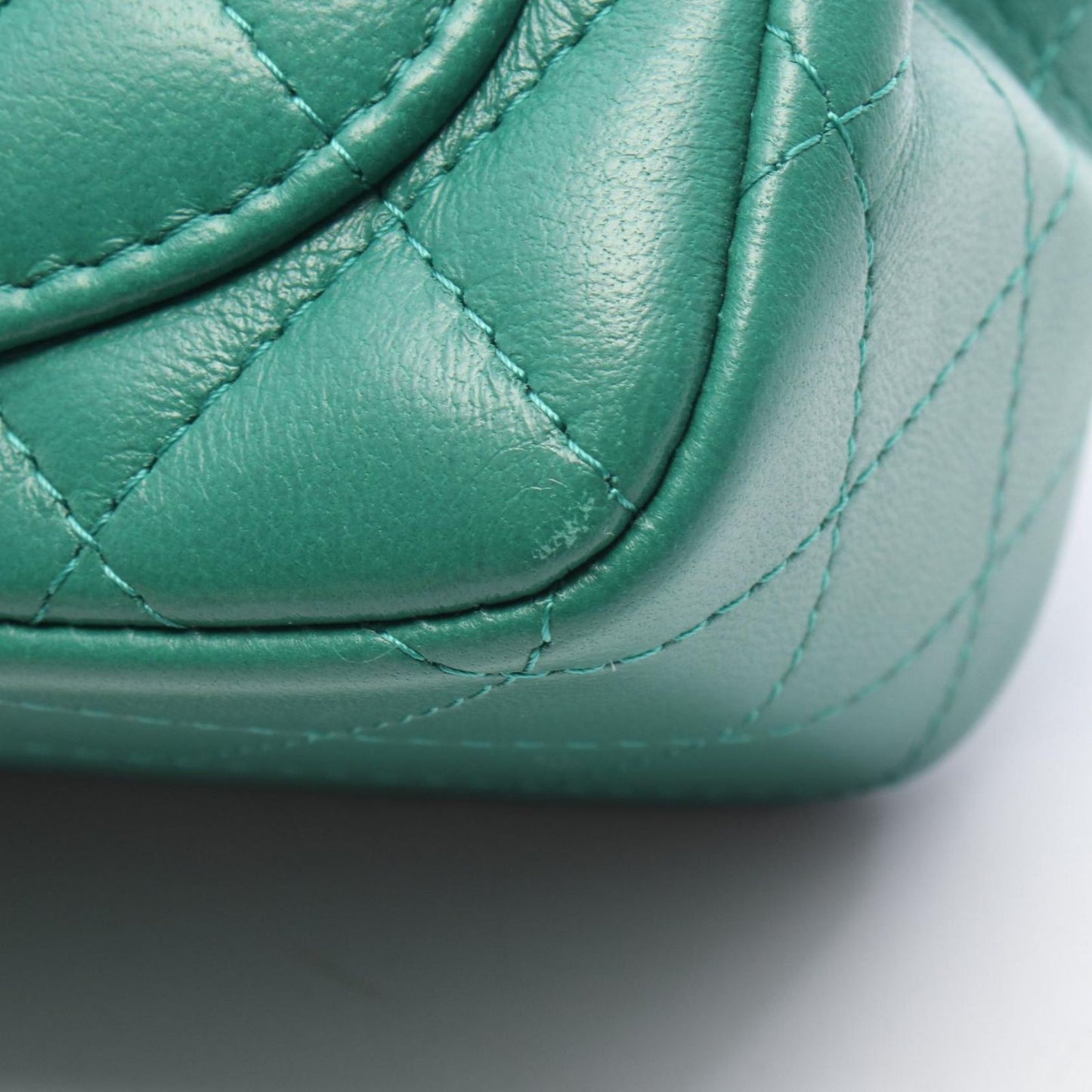 Chanel Shoulder Bag Mini Quilted Green Lambskin Chain — view 8