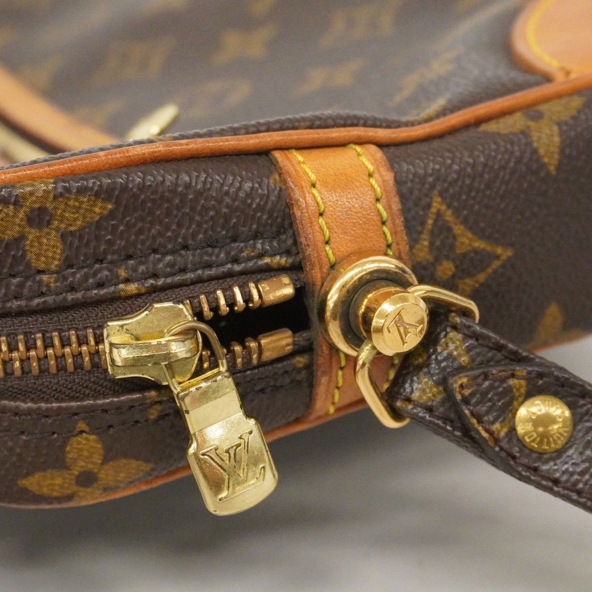 Louis Vuitton Clutch Monogram Marly Dragonne GM Brown — view 9