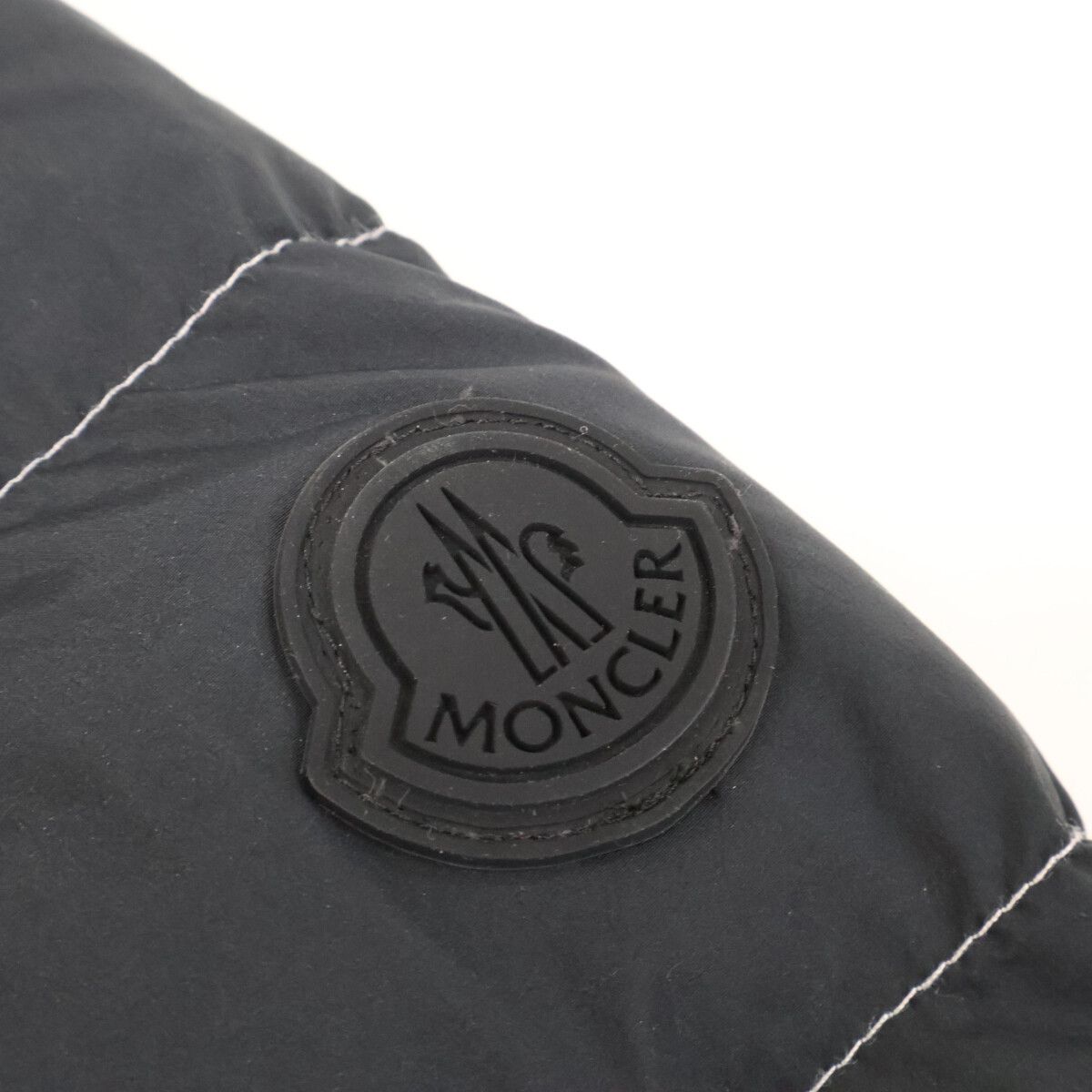 Moncler Herbe Letter Ring Logo Short Down Jacket — view 9