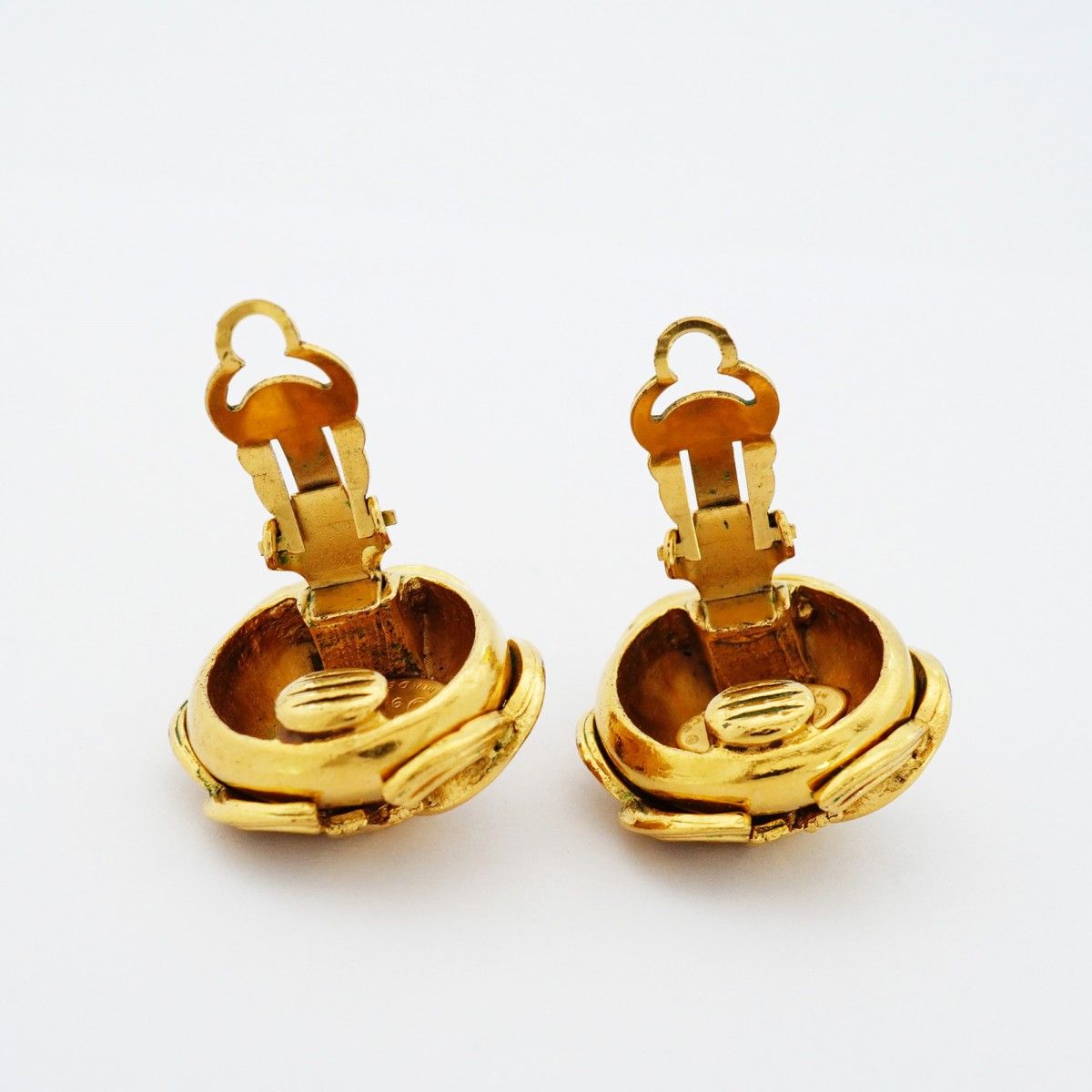 Chanel Earrings Vintage Triple Coco Gold Plated — view 6